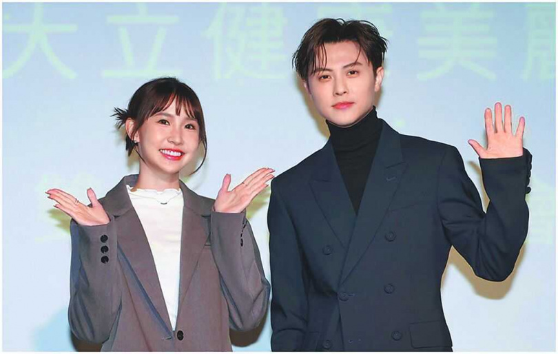 王子(右)因介入粿粿 、范姜彥豐婚姻相關官司遭法院判賠百萬一事。(圖/報系資料照)