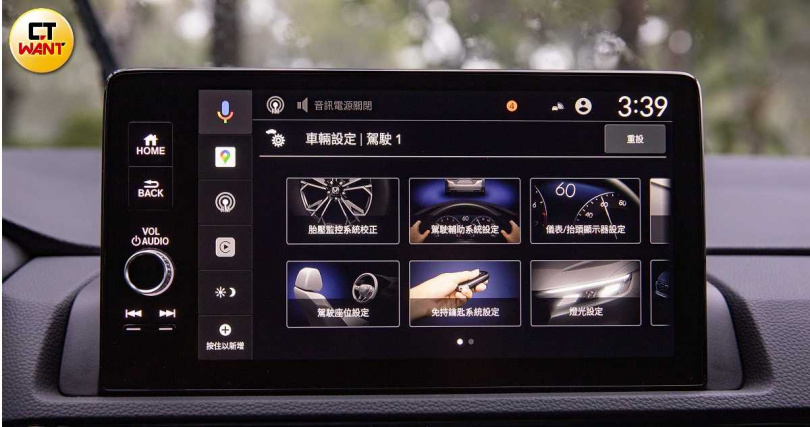 中控台的9吋多媒體觸控螢幕,無論有線或無線都可輕易連接Apple CarPlay及Android Auto。(圖/黃耀徵攝)
