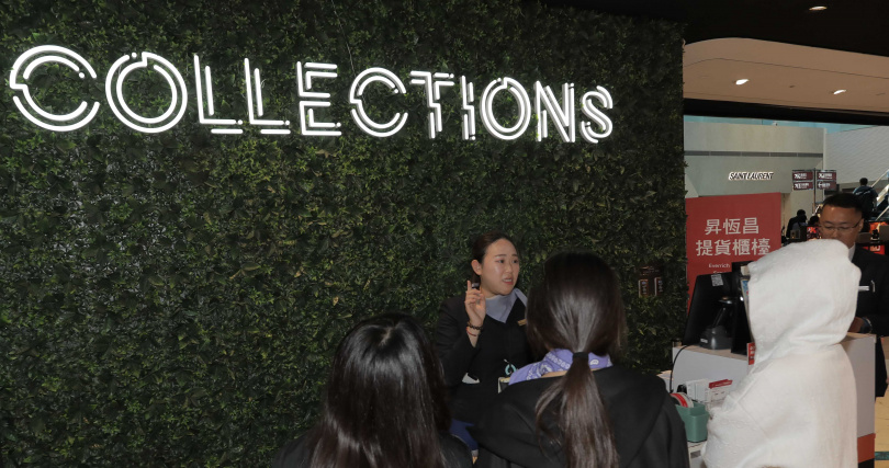 昇恆昌免稅商店第一線人員介紹商品及服務流程，讓院生實際認識免稅商店接待旅客的工作，接觸不同工作面向。（圖／昇恆昌免稅商店提供）