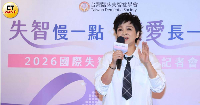 楊貴媚照顧中風的媽媽16年 。(圖/周志龍攝)