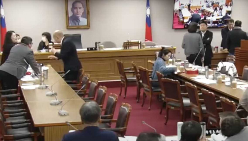 勸不動柯建銘，韓國瑜找吳思瑤、蔡易餘協商，擔心總預算協商破局（圖／翻攝國會頻道）