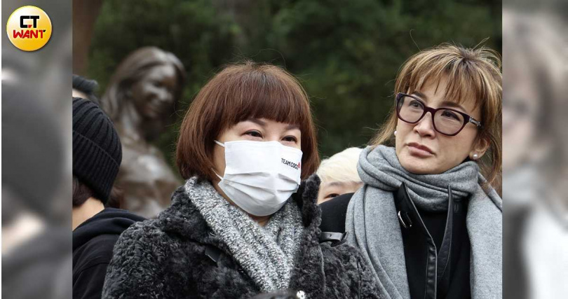 李玟的大姐及二姐接受訪問。（圖／林士傑攝）