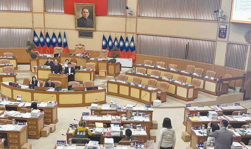 多位新北市議員認為，環狀線損壞鑑定結果雖屬中華工程「人禍」，但台北市政府未盡到監督、驗收責任，要求市府硬起來，連帶對北市府提告。（圖／中國時報高鈞麟攝）