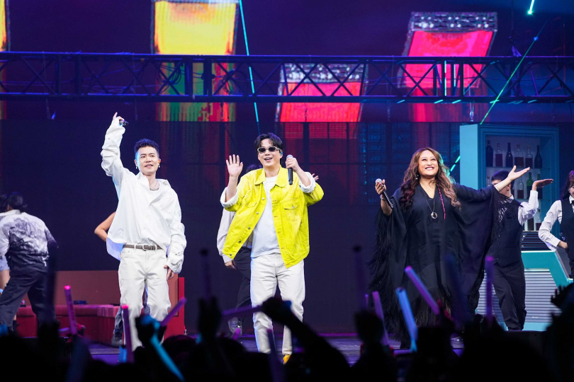 蕭秉治(左起)、蕭煌奇、家家,3人難得同台演出。(圖/文總提供)
