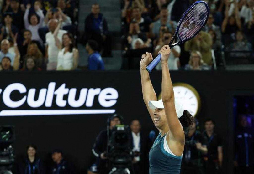 基絲獲勝奪冠後開心高舉雙手。（圖／路透）
