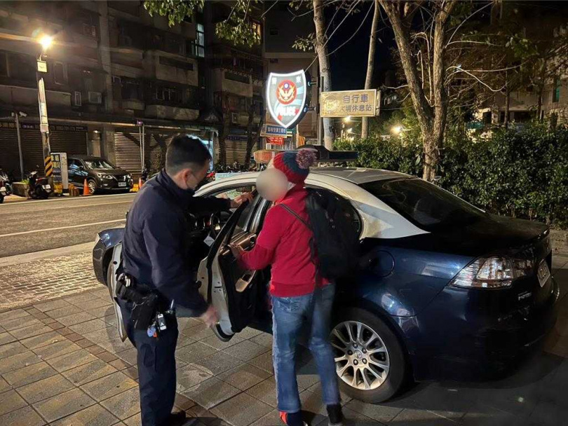  8旬王姓嫗初二迷途直喊被騙，人民保母助團圓。（圖／警方提供）