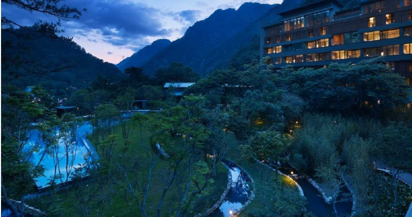 虹夕諾雅 谷關 HOSHINOYA Guguan 外觀,水之庭園暮光。 （圖／品牌提供）