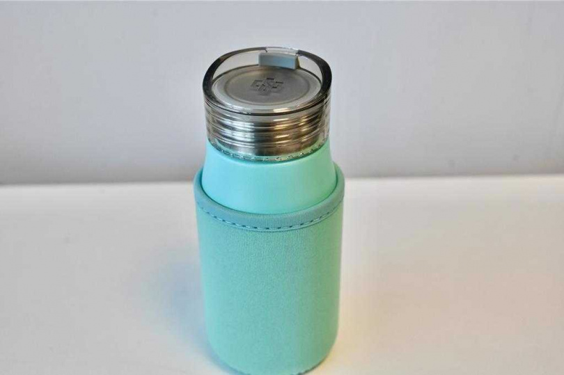 中鋼「輕巧冷水瓶」配防撞耐磨保護套。（圖／中鋼提供）