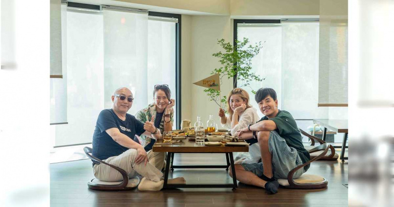 鄧安寧（左起）、柯淑勤與李燕、王傳一前往嘉義旅遊。（圖／東森提供）