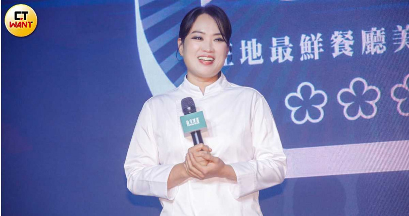 自認酒量不錯的鄭智善認為辣炒年糕、韓式炸雞,以及她自己很喜歡做的「醬燒牛肋條」,都適合與18天生啤酒搭配。(圖/趙文彬攝)