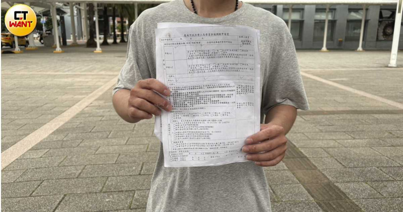 鴻品牛肉湯前原工庭庭踢爆,市府店會盤讓是並非人力不足,實際原因是因為張志宏長期拖欠員工薪水。(圖/翁靖祐攝)
