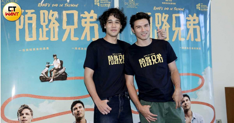 鳳小岳與納曜（左）首次搭檔飾演兄弟檔，也真的培養出兄弟般的好默契。（圖／侯世駿攝）