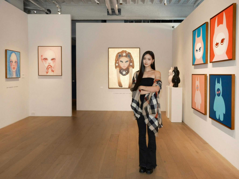 今年六月底Lily舉辦畫展，也大方聊起媽媽小S和姨媽大S。（圖／翻攝自Elly.Lily.Alice臉書）