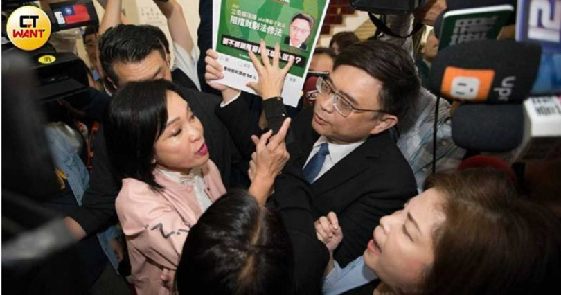 國民黨立委柯志恩(左起)與民進黨立委賴瑞隆2026年底要在港都高雄對壘。(圖/CTWant攝影組)