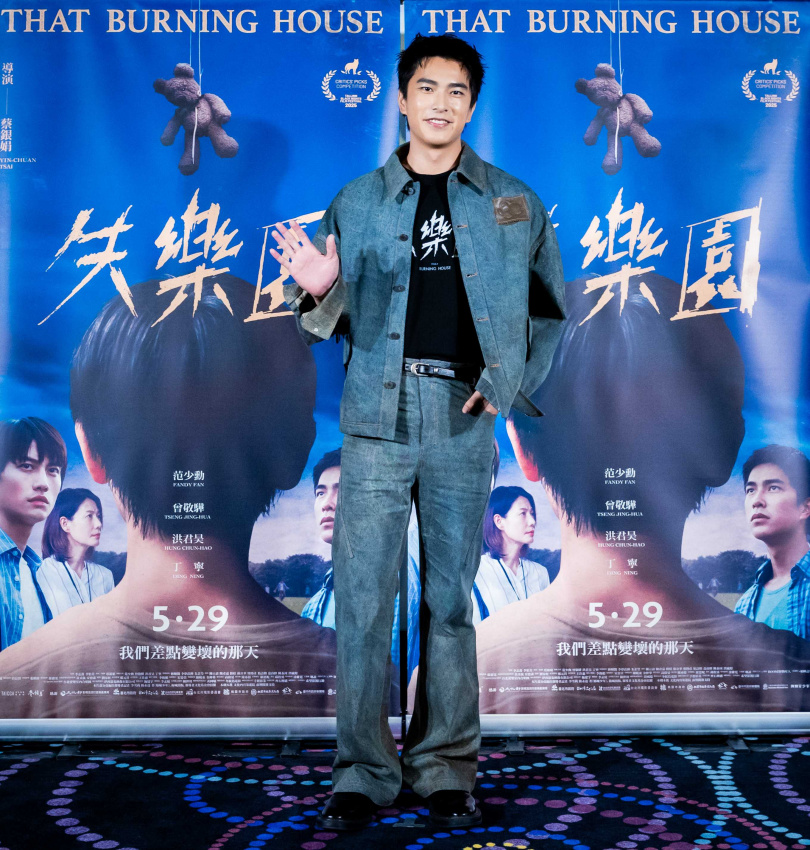 曾敬驊跟阿嬤要Line遭「人生首次拒絕」，親曝灑農藥、搬金紙體驗角色辛勞。（圖／冬候鳥電影、文策院）