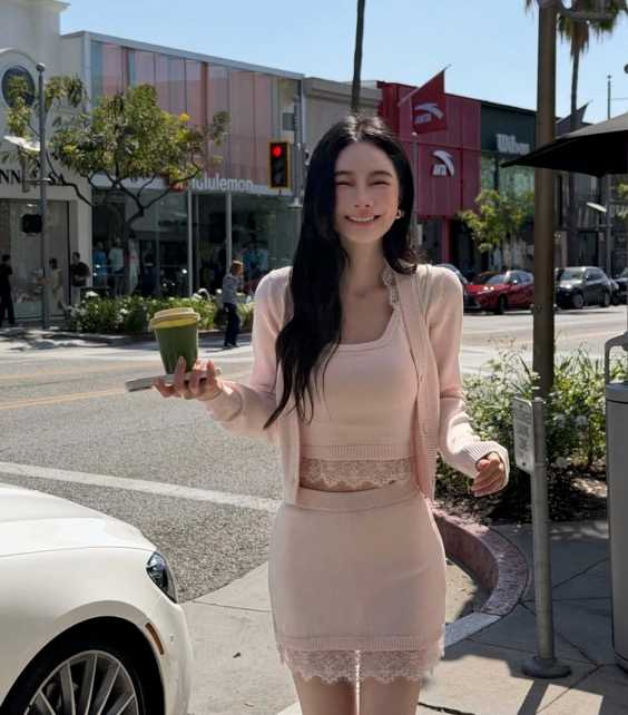 余函彌經營服飾店，兩年前曾遇到風波。（圖／翻攝自余函彌IG）