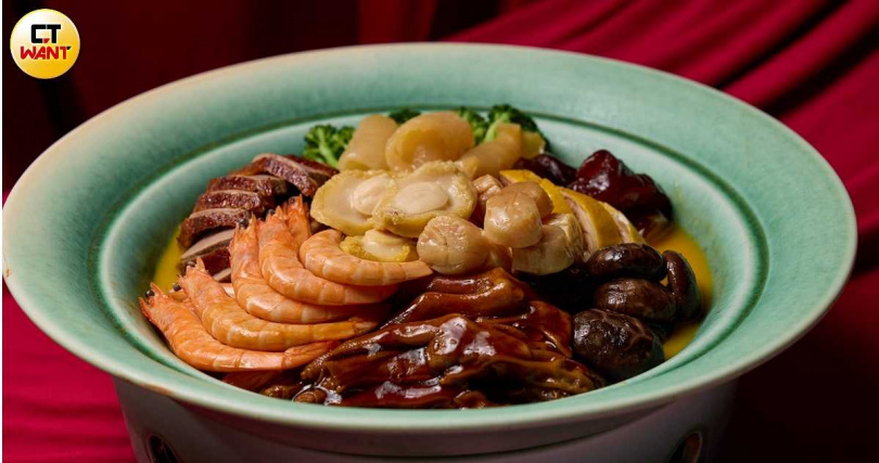 「芳華滿堂大盆菜」需3日前預訂。（4,688元＋10%，圖／玖尹提供）