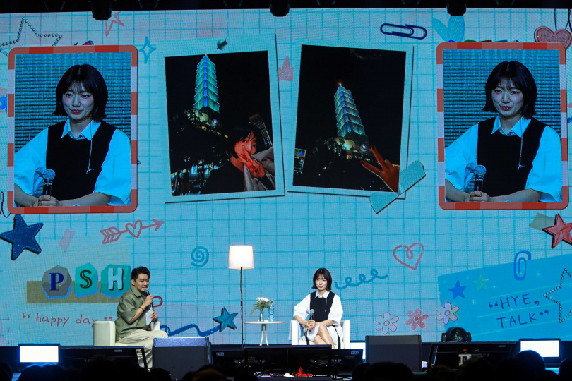 朴信惠分享這次來台的趣事，展示了一張與101的自拍照。（圖／D-SHOW提供）