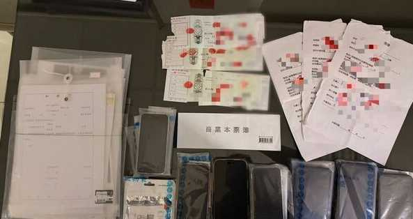 警方掌握李男等5人涉案後，分別前往其住處及洗車場進行搜索，查扣手機、債務資料及本票等證物。（圖 ／翻攝畫面）