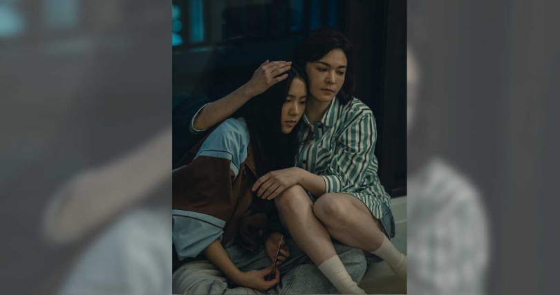 Emma李曼唯(左)在《整形過後》與張榕容(右)有不少對手戲。(圖/六魚文創提供)