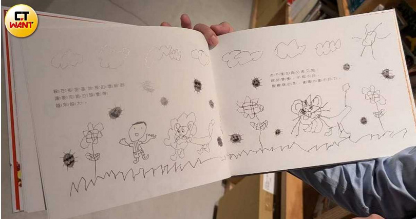 隨著病情惡化，葉道煌再也無法提起畫筆，筆觸也漸漸變得潦草而簡單。（圖／林冠吟攝）