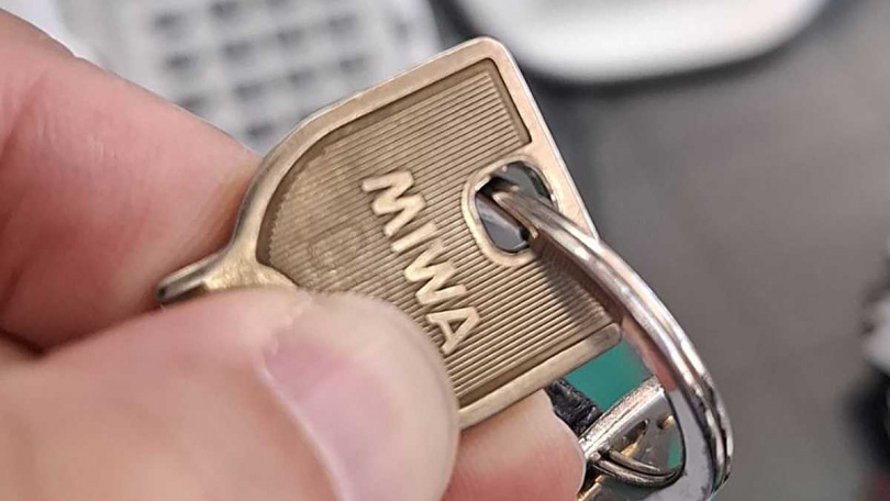 監獄及看守所的通用鑰匙均使用「MIWA」牌。(圖/讀者提供)