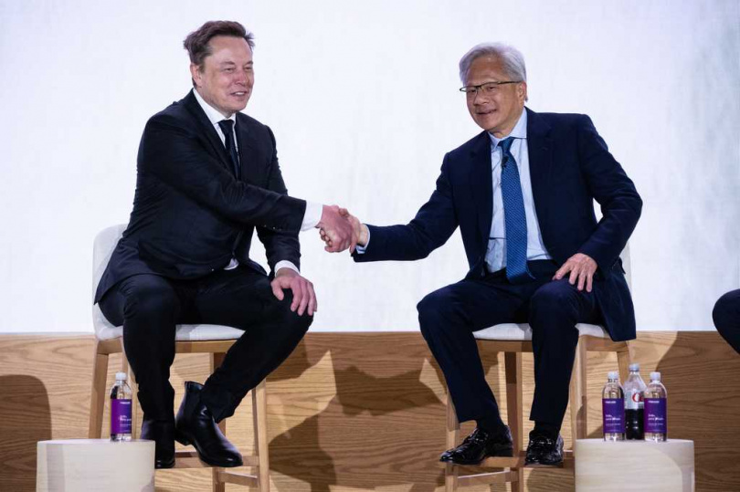 AI影片釣出馬斯克(左)留言。(圖/達志/美聯社)