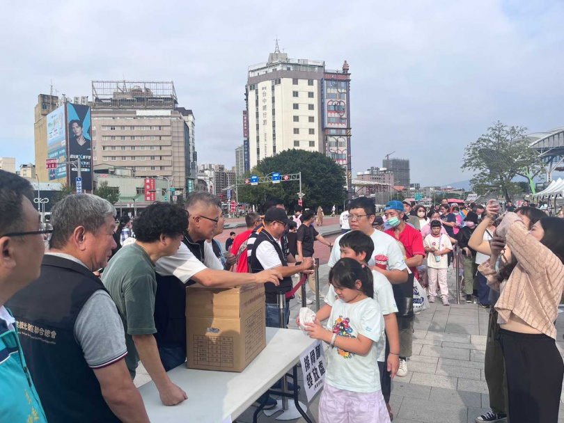 臺中購物節結合中區三大商圈舉辦鐵道市集活動。(圖片提供/臺中市政府經發局)
