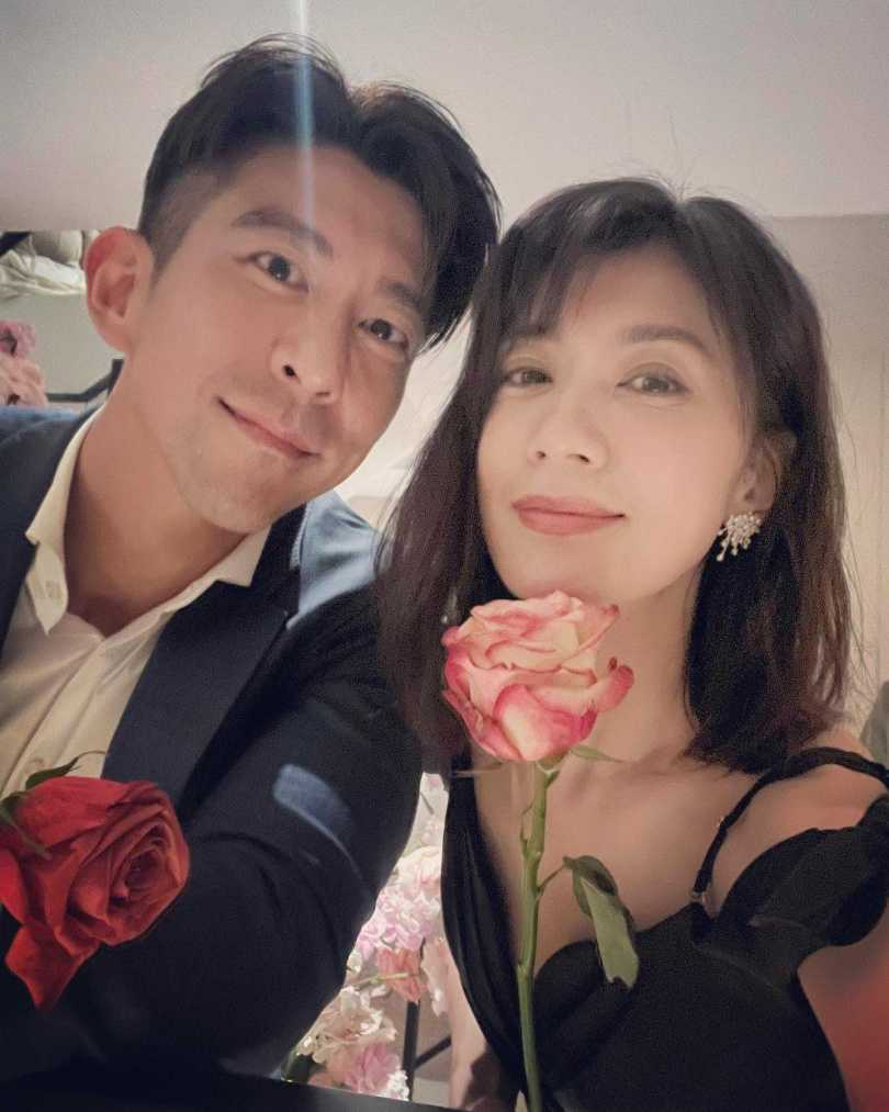 賈靜雯感謝楊祐寧與妻子Melinda陪伴修杰楷接觸信仰,也透露自己全程見證老公受洗。(圖/翻攝自臉書,賈靜雯)