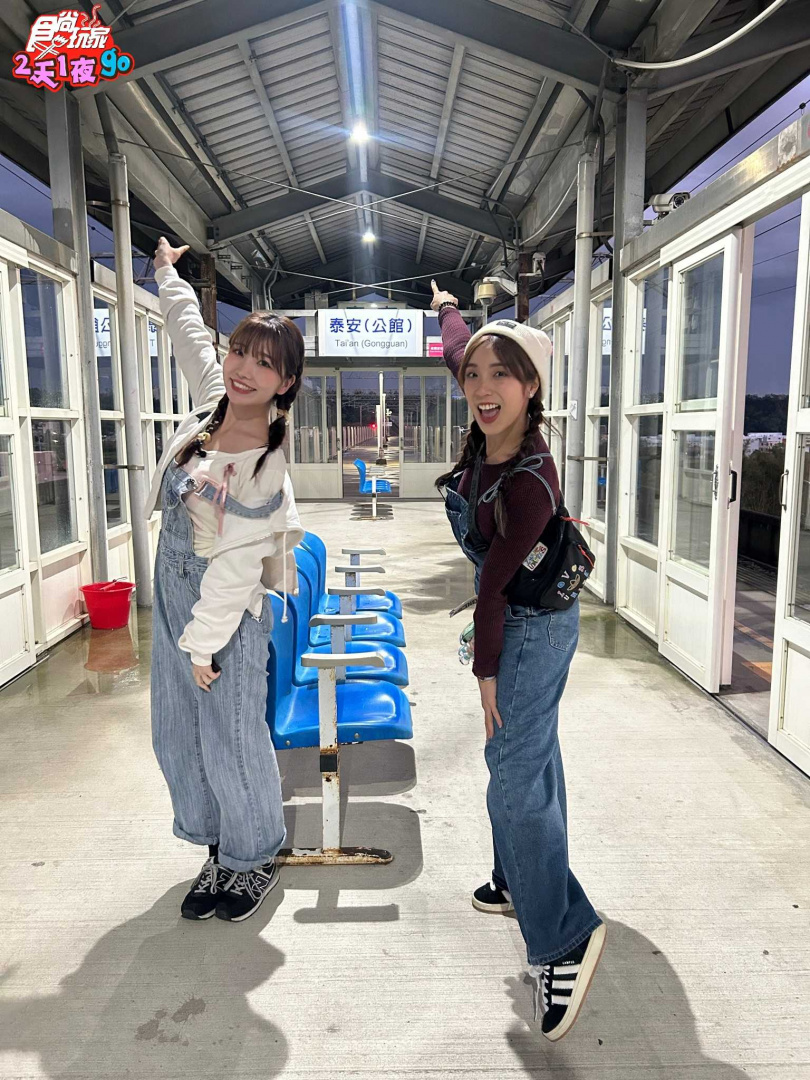 麻由(左)、梁舒涵(右)組成「舒麻隊」。(圖/TVBS提供)