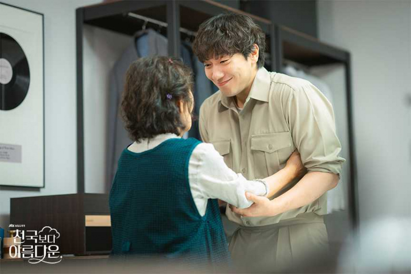 孫錫久是金惠子指定人選。（圖／取自《比天堂還美麗》官網）