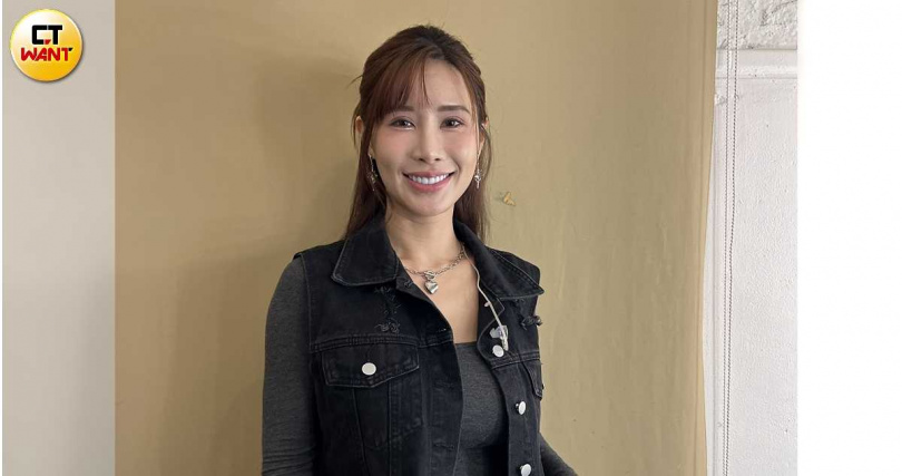 現職台鋼雄鷹專屬MC的沐妍，憑藉亮麗外型，讓她被球迷讚為「最美MC」。（圖／常朝貴攝）