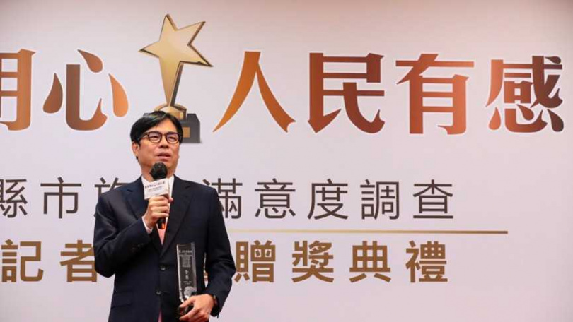 高雄市長陳其邁（中）對亞洲資產管理中心落腳高雄表達全力支持。（圖／黃耀徵攝）