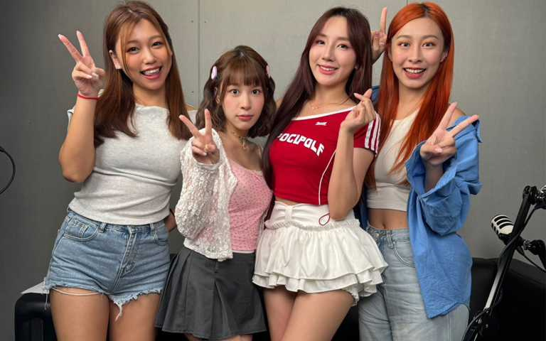 啦啦隊女神沛沛光臨「歡迎光靈 慢慢聊」節目（圖／左至右 伶伶、油米、沛沛、凱莉）