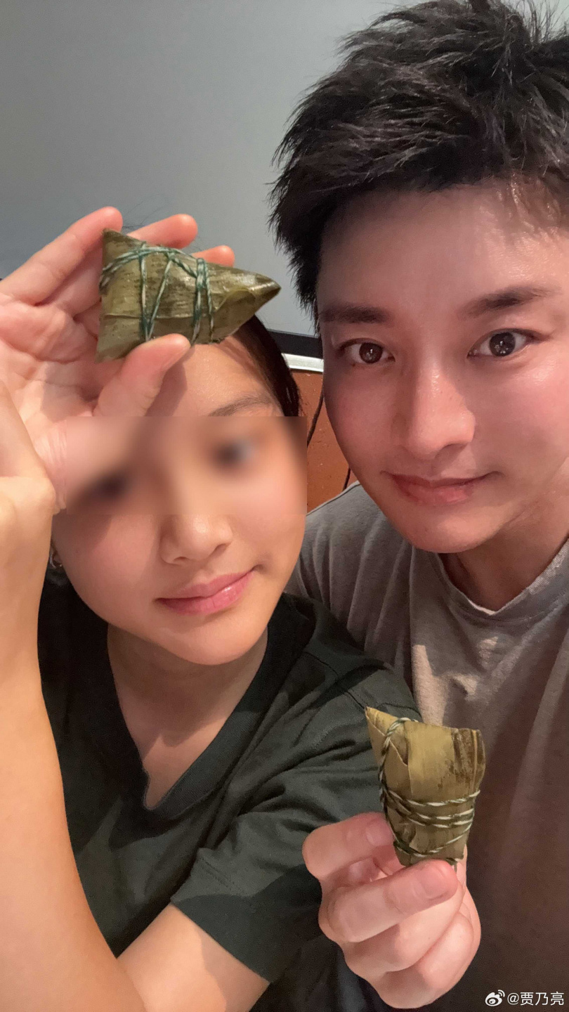 賈乃亮和李小璐育有一女「甜馨」。(圖/賈乃亮微博)