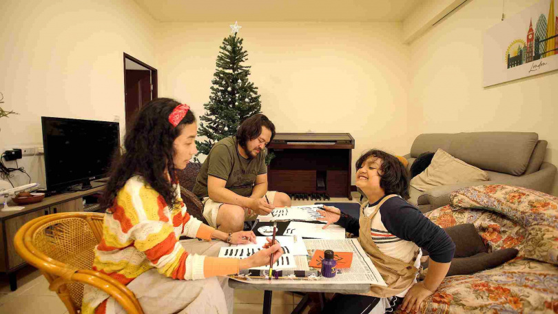 Zane在雙重文化中長大。母親Ela服務於非政府組織(NGO),父親 Ricky則在大學教書。(圖/海鵬提供)