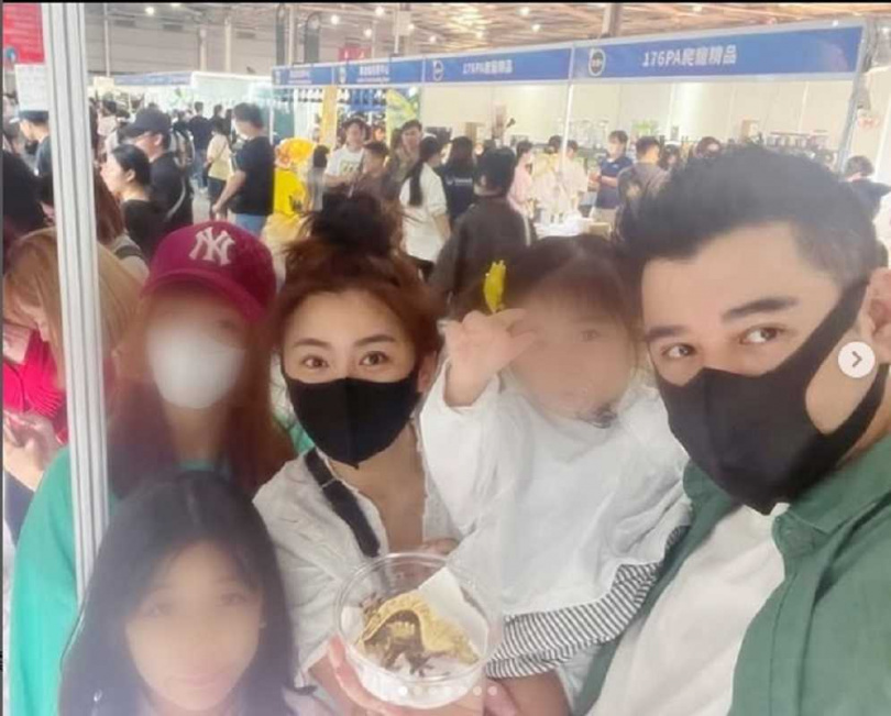 葉家妤生了三個女兒，一家五口非常幸福。（圖／翻攝自葉家妤IG）