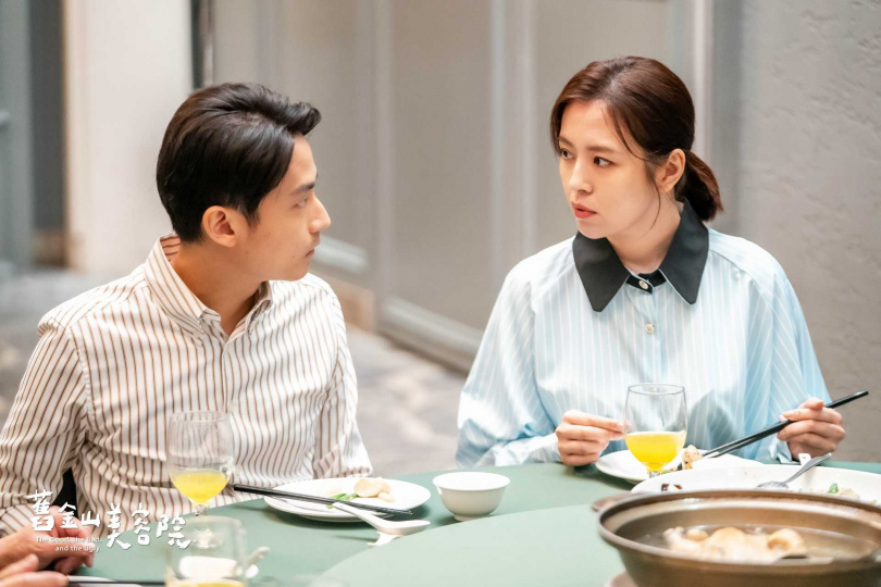 劉品言(左)劇中答應林鶴軒的求婚。（圖／TVBS提供）