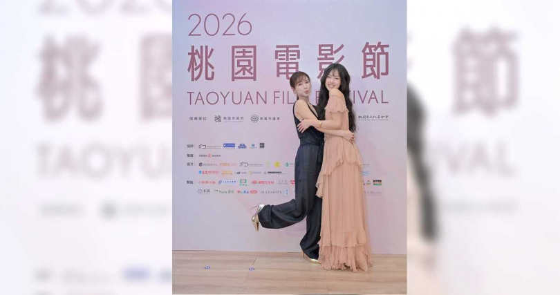 去年影展大使小薰（左）與今年的何曼希上演「學姊學妹相見歡」。（圖／海鵬提供）