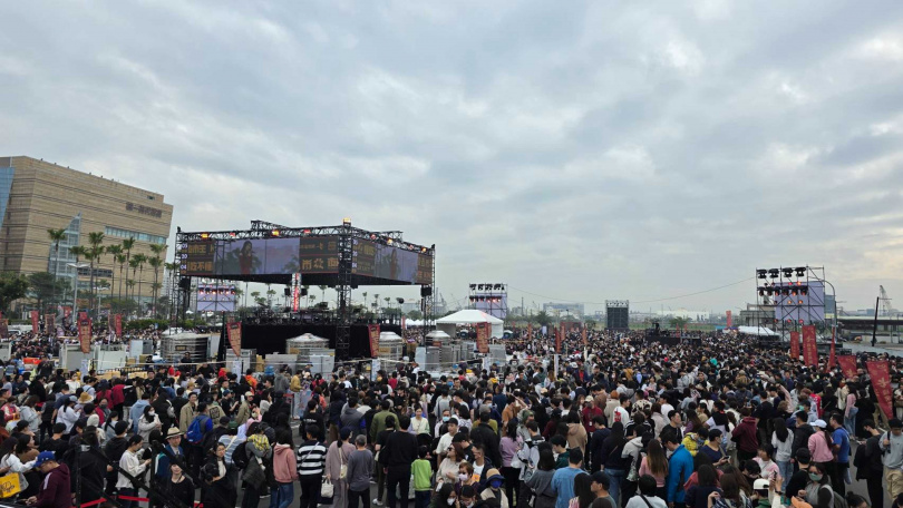 《夜市王》高雄舉辦總決賽，現場湧入滿滿人潮。（圖／緯來電視網提供）