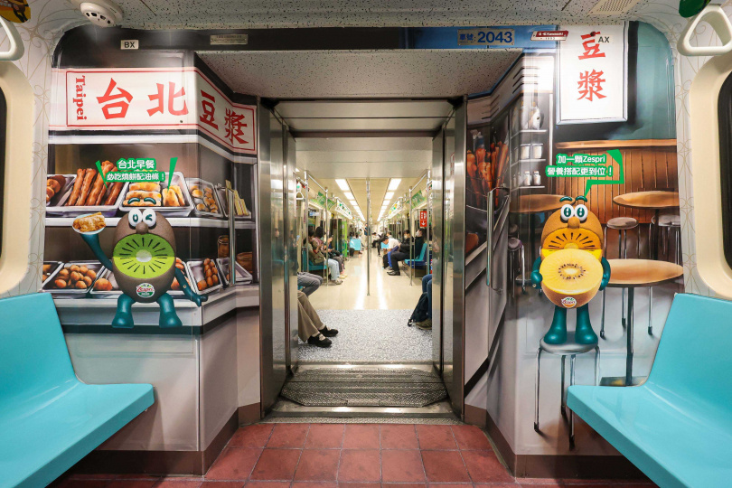 車廂內可見各地早餐裝飾，別忘了順便幫自己家鄉早餐應援。（圖／Zespri提供）