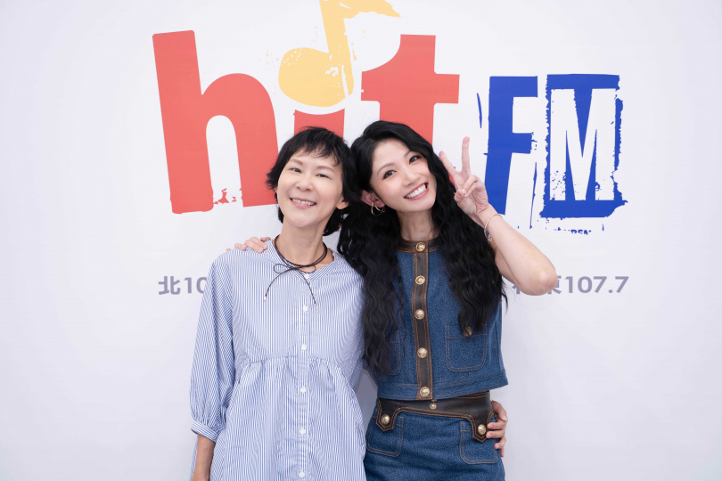 李千娜輯日前到Hit Fm接受活力DJ阿娟專訪。（圖／Hit Fm提供）
