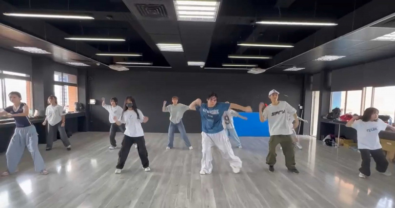 2025校園反毒熱舞盛典「青春尬舞・High翻無毒」即將登場，十校熱舞社聯手舞出拒絕毒害的青春力量。（圖片提供／高雄市政府）