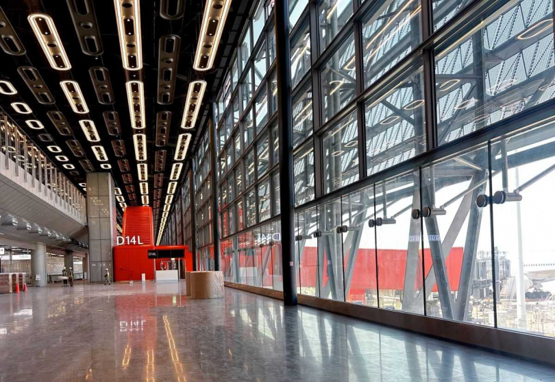 熟悉動線過程中,各單位體驗到開放式候機區的寬敞舒適。(圖片提供/桃園機場)