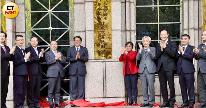 政府光2025年便砸了新台幣近70億投入打詐。圖為內政部警政署詐欺犯罪防治中心揭牌示意圖。(示意圖/方萬民攝)
