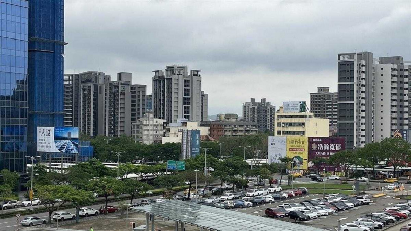 原PO看到朋友陸續在雲林、嘉義購入新房並公開分享喜悅，讓目前與丈夫在新竹租屋的她心生羨慕。（示意圖／東森財經新聞）