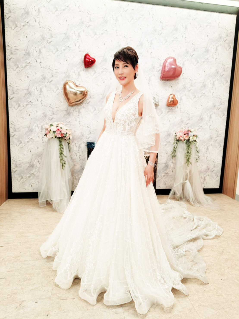 李沛綾二度披上婚紗美麗現身。(圖/民視)