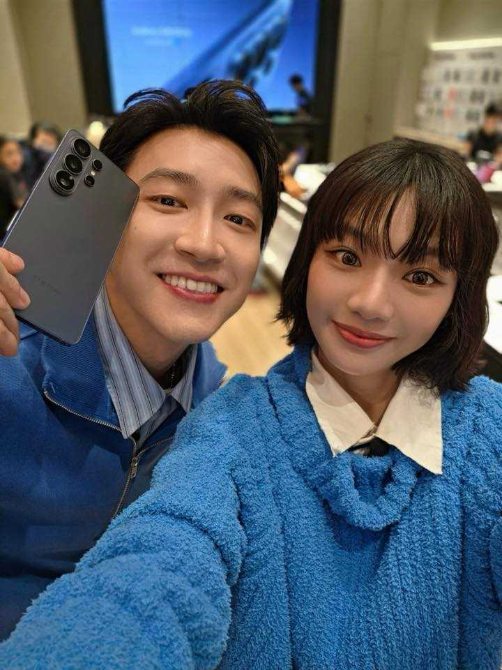 江宏傑（左）事後還在社群上分享當天與木木合拍的照片。（圖／翻攝自江宏傑臉書）