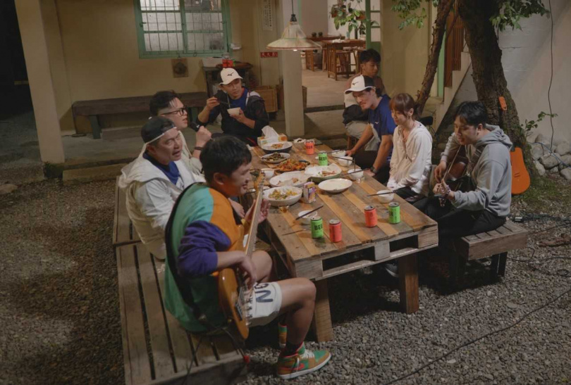 新一集節目邀來金曲樂團i Color愛客樂化身音樂客語課老師,帶來全新火花。(圖/客家電視台提供)