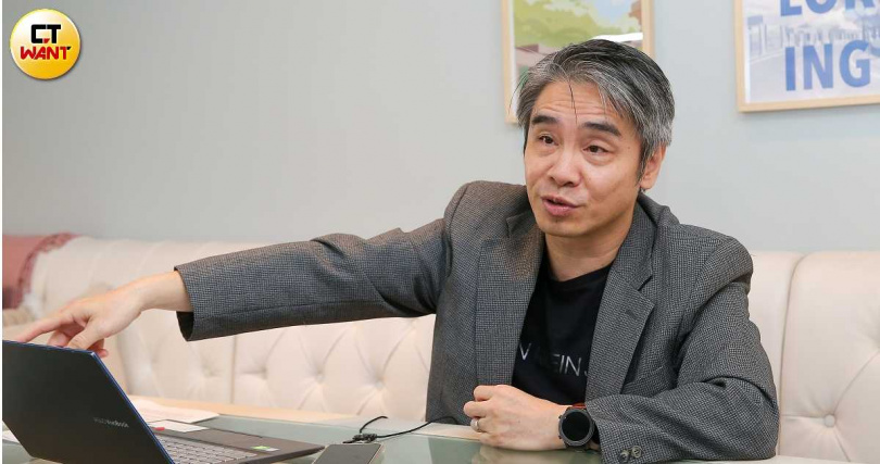 當初在野黨推國會改革案，綠委曾痛批國會欲向民間企業調資料，嚴重破壞個資隱私，政大法律系副教授廖元豪質疑，如今行政機關主張可直接進入民間企業檢查，綠委卻不擔心傷害個資隱私及營業機密。（圖／黃耀徵攝）